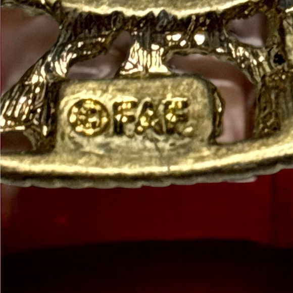 🛍️ 3 for $25 🛍️ Vintage FAF Gold Tone Crystal Filigree Heart Brooch 1-7/8” - Picture 4 of 5